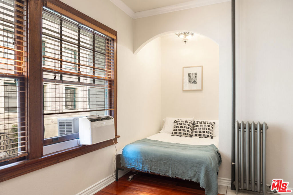 2121 James M Wood Boulevard 120, Los Angeles CA, 9000663601666528641122