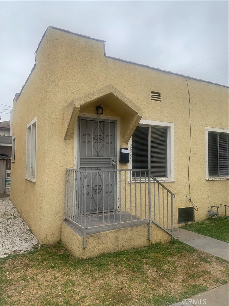 $2,100/month 2328 Bedessen Avenue Commerce CA, 9004064134877018882122