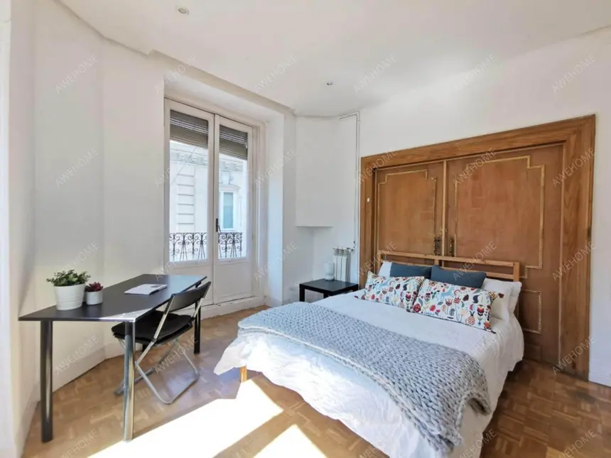 Single bedroom in Madrid's beautiful Palacio district
