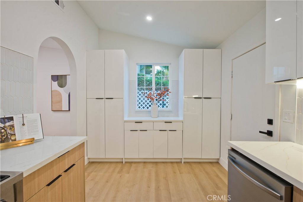 9355 Ruffner Avenue, Northridge CA, 9134363623522524289122