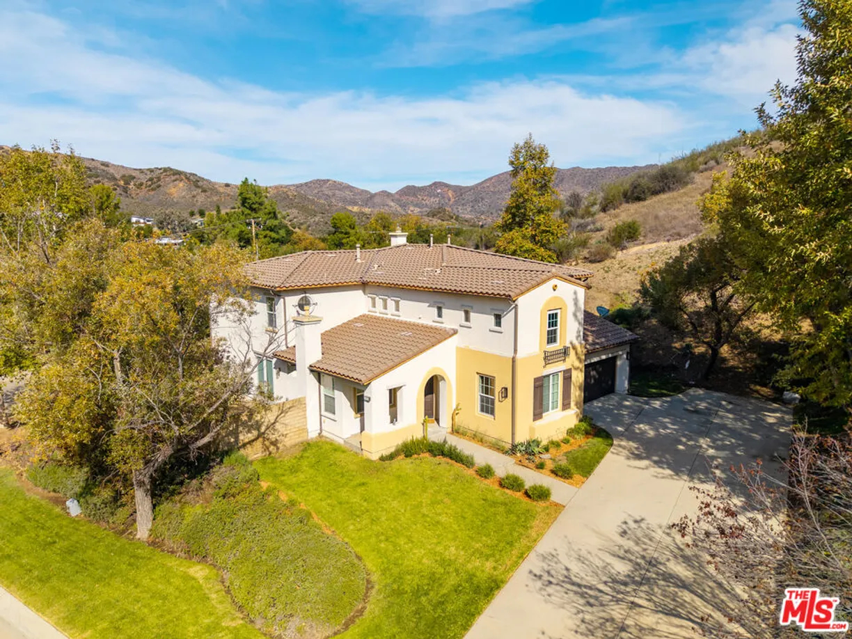 1952 Hazel Nut Agoura Hills, CA 91301