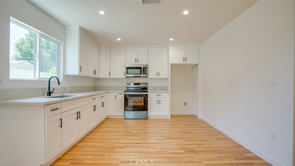 856 W 47th Street, Los Angeles CA, 9003763623375974657121