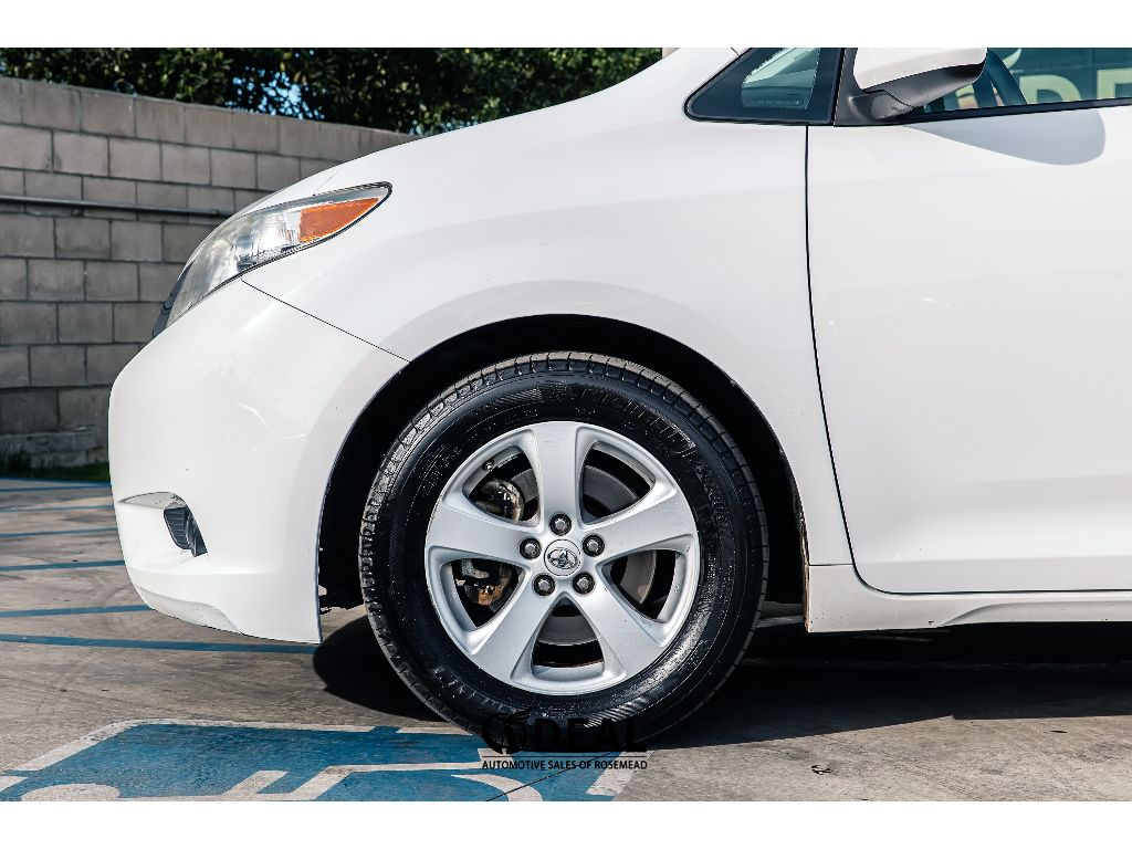 2017 TOYOTA SIENNA LE63323141763969122