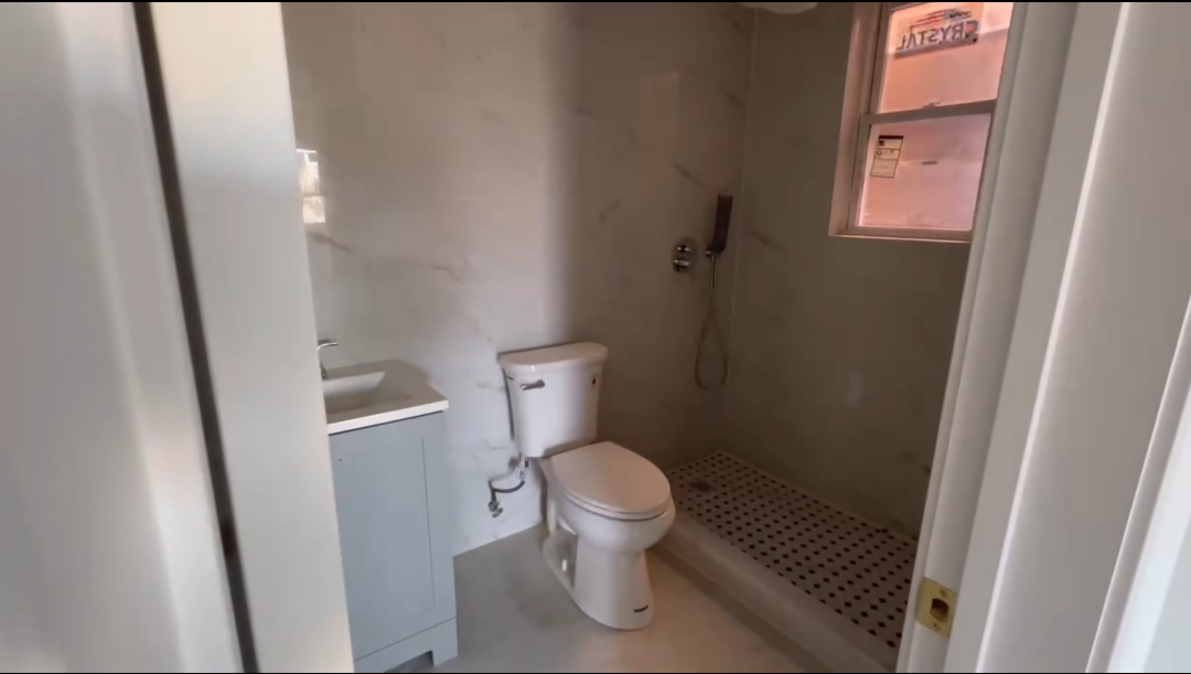 ✨ Renovated Astoria Townhouse ✨63244953498241123
