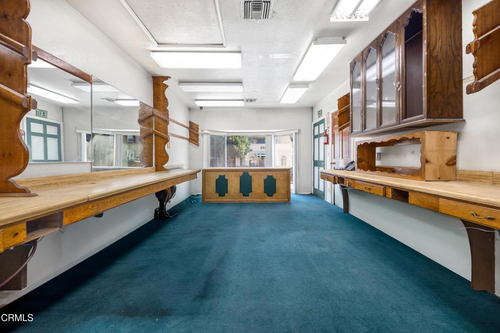 3325 Barham Boulevard Los Angeles CA, 9006864132602653442122