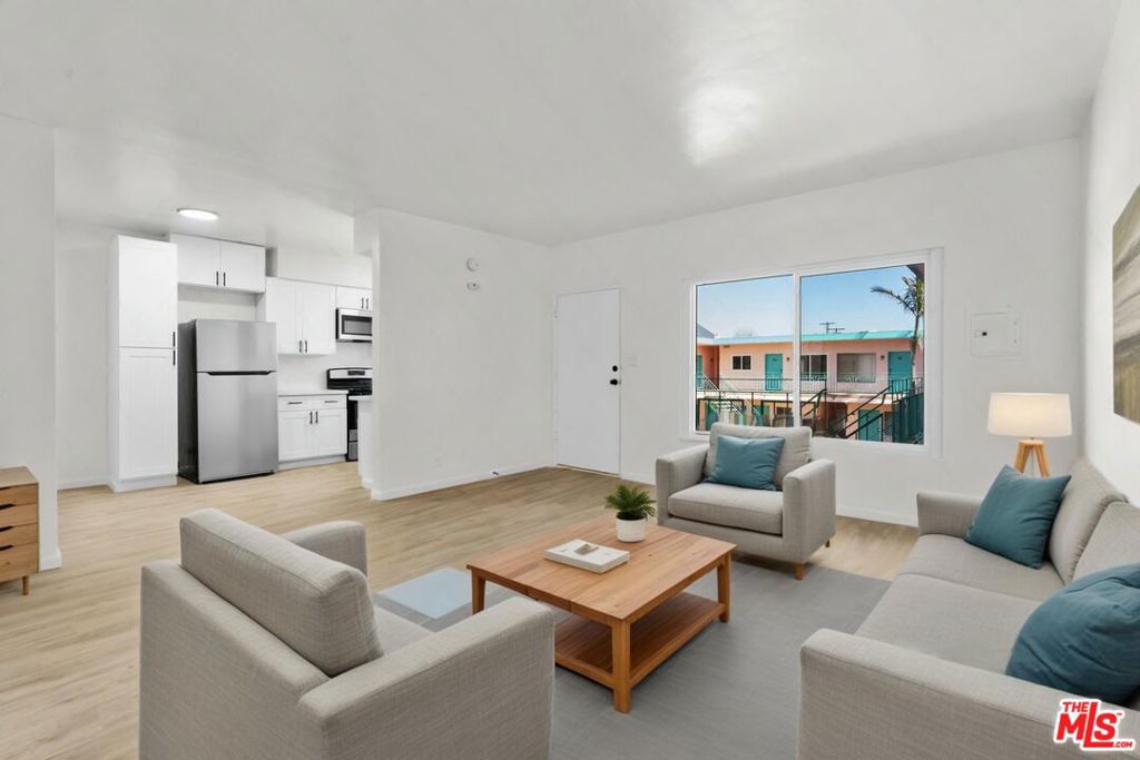 7825 W Manchester Avenue 3 Playa Del Rey CA, 9029364110598653315120