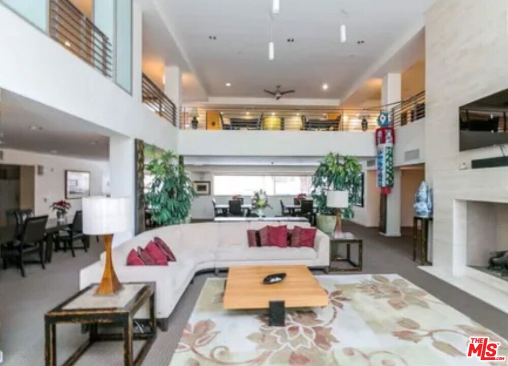 267 S San Pedro Street 202 Los Angeles CA, 9001264121558980610122