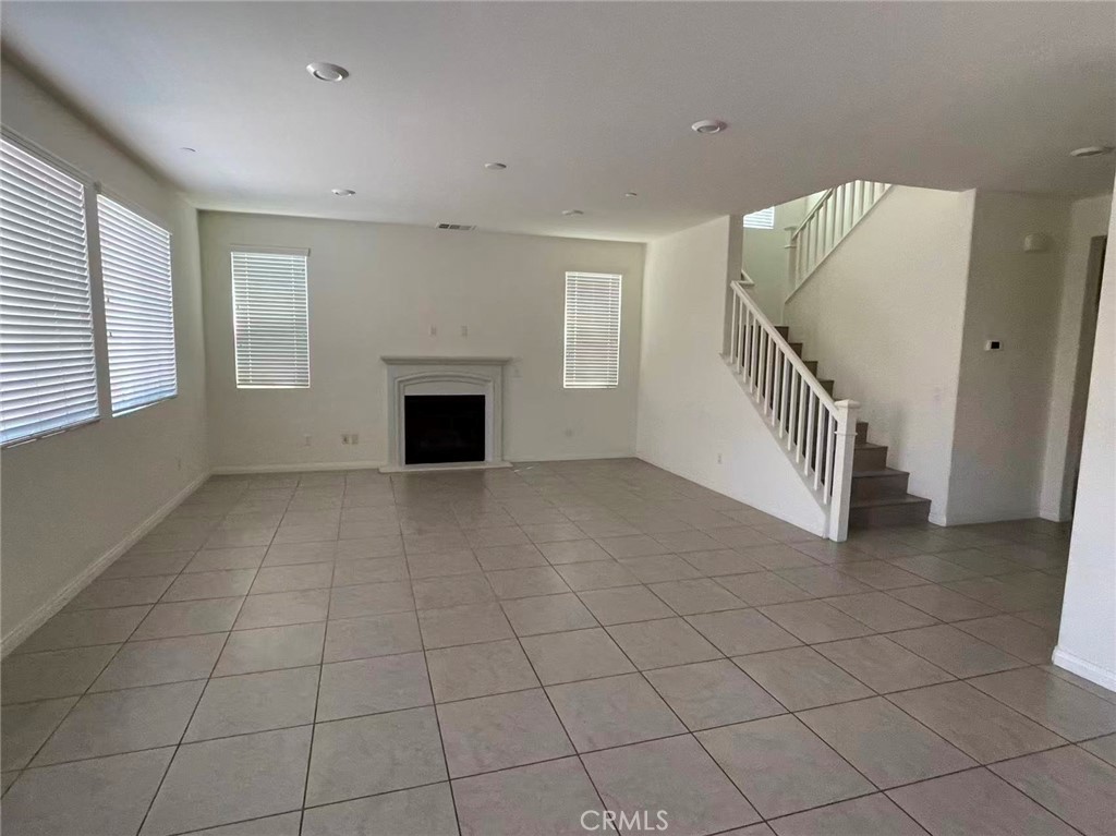 3075 E Hopkins Street Ontario CA, 9176163625881868035121