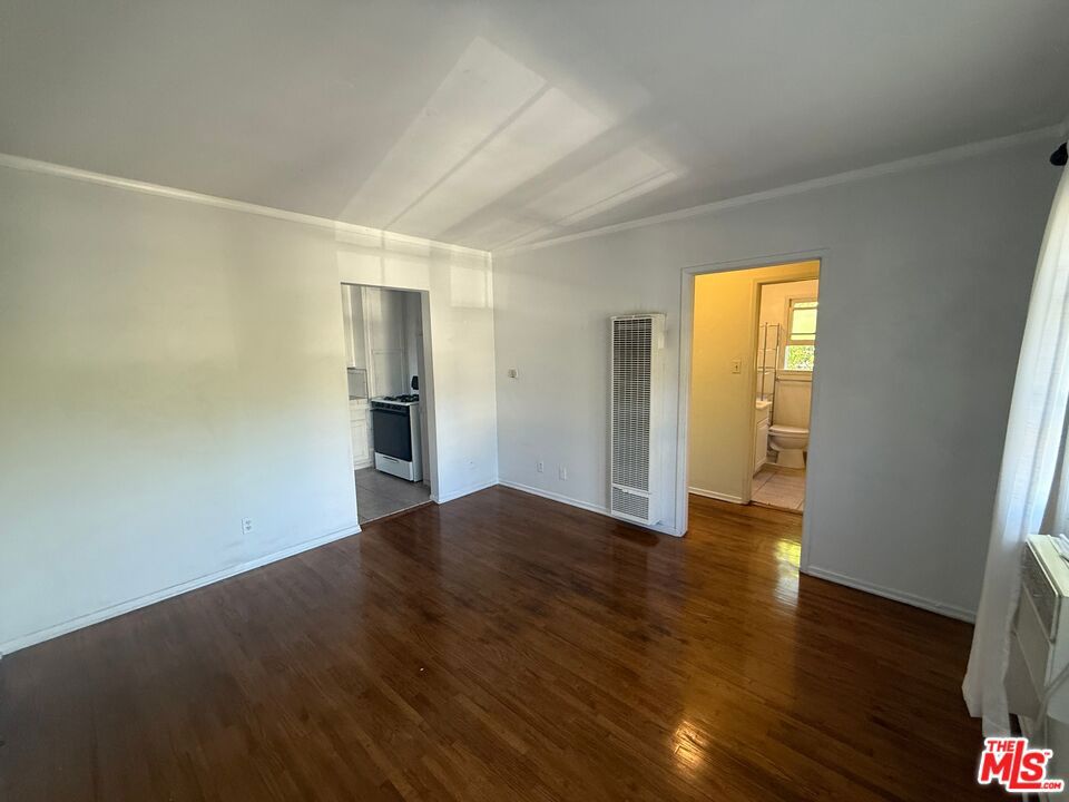 883 N Hoover Street Los Angeles CA, 9002964101138433666120