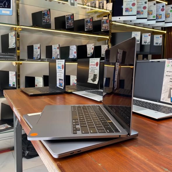 Model: Apple MacBook Pro 202264995407214978123