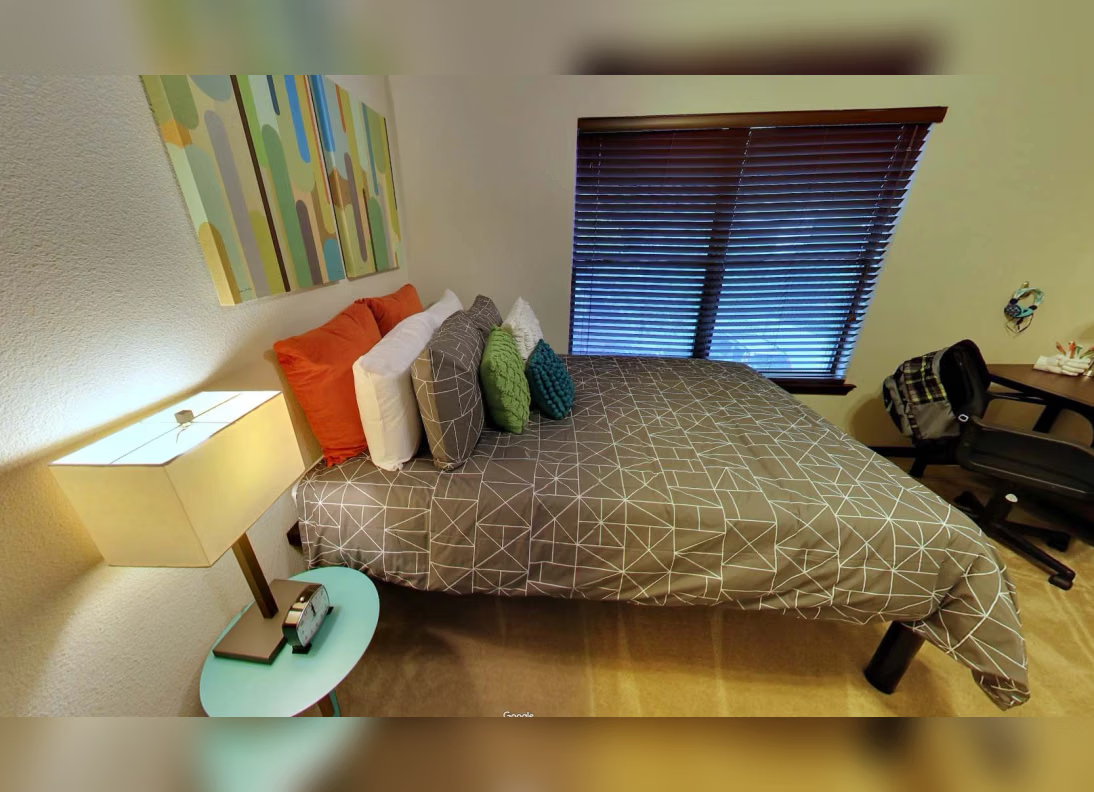 Texan and Vintage, Austin Room in Texan: 2 Bed - 1 Bath64239925148930123