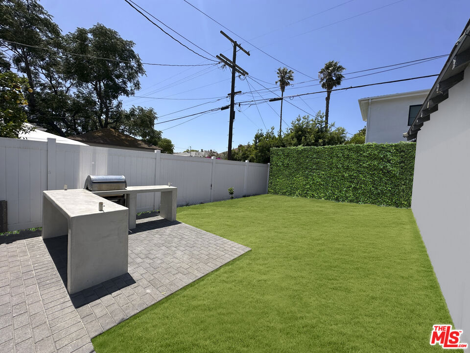 1901 S Point View Street, Los Ángeles CA, 9003464122145431042121