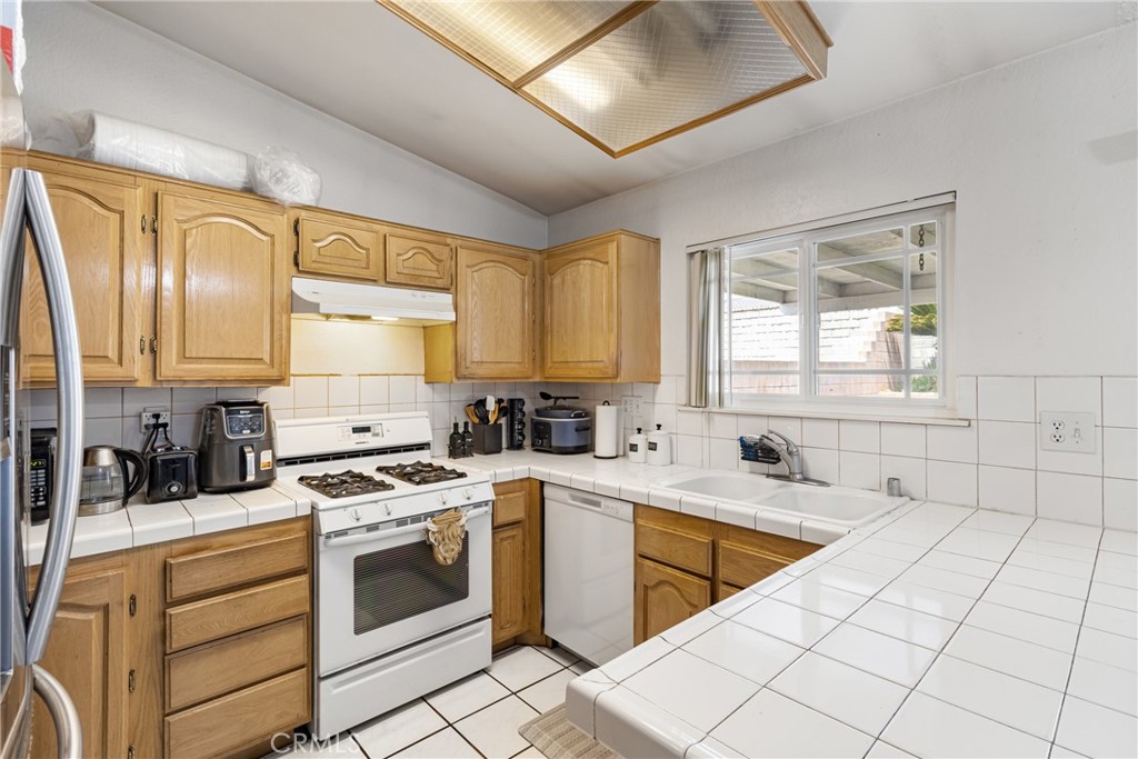 9684 Hemlock Street Rancho Cucamonga CA, 9173063669408940161122