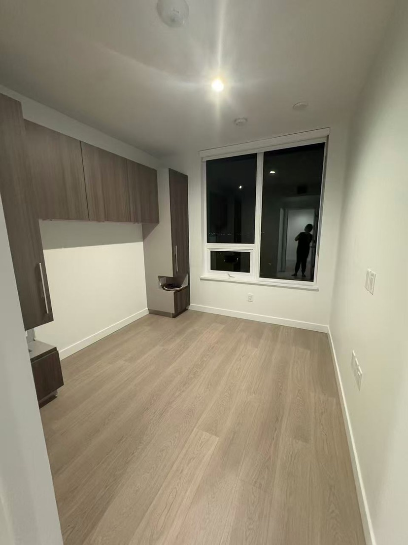 Metrotown – Spacious 2 Bed 2 Bath + Den Condo for Rent63610310658049123