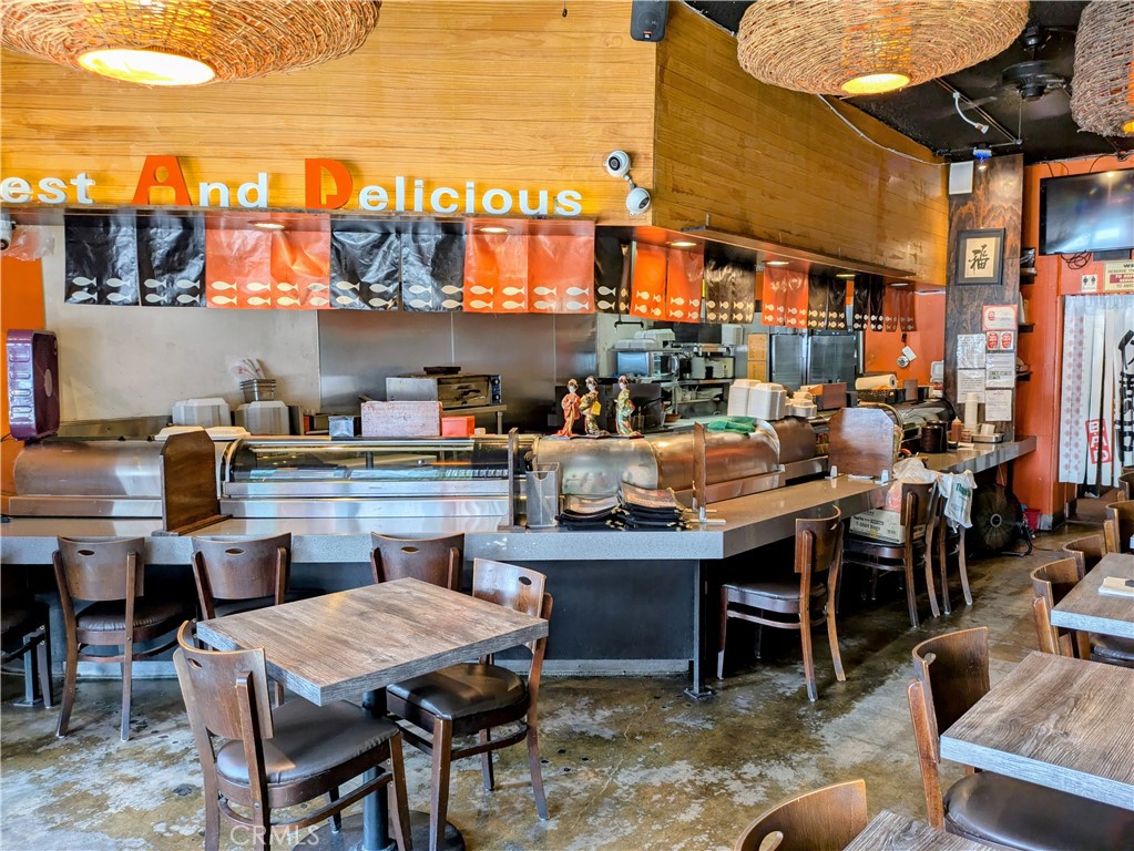 11617 Santa Monica Boulevard, West Los Angeles CA, 9002563821001289985120