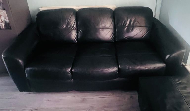 Black leather 3-seater sofa for collection