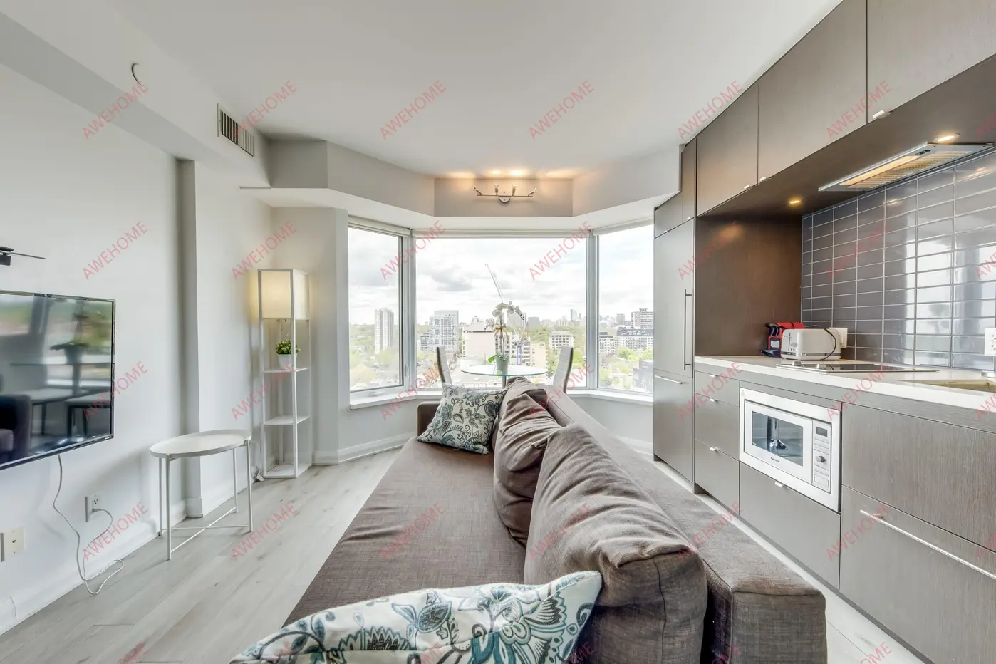 Upscale 1BR Den in Downtown Toronto's Yorkville63746395344131121
