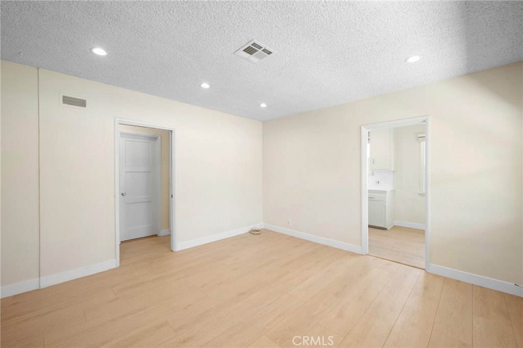 1009 W Angeleno Avenue 202 Burbank CA, 9150664119667229570122
