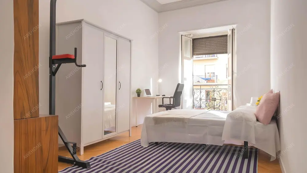 Comfy double bedroom in Madrid close to Plaza de España