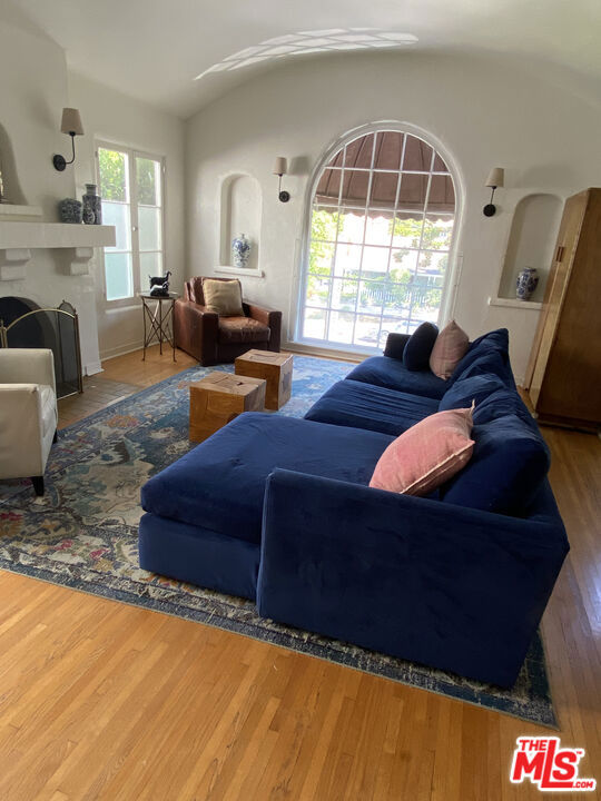10507 Eastborne Avenue Los Angeles CA, 9002463635297602947121