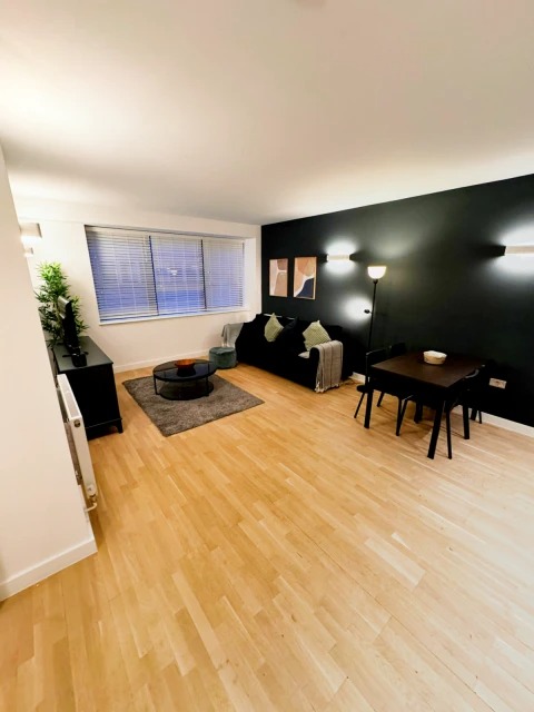 32 Upper King St64195300573954121
