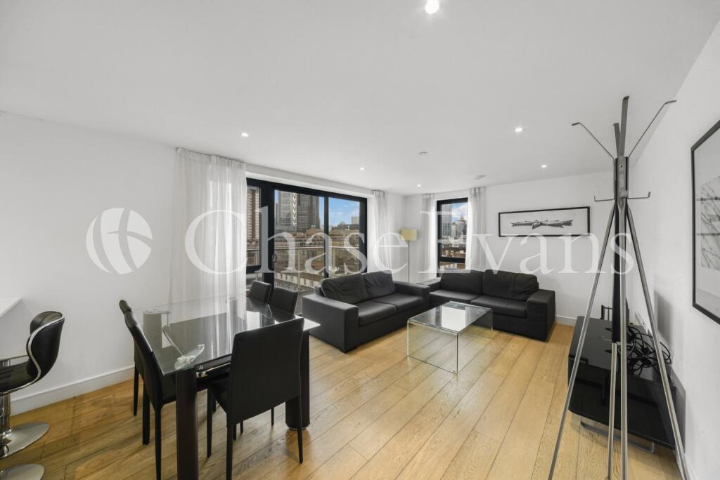 Commercial Street, Aldgate, London, E163007372528899122