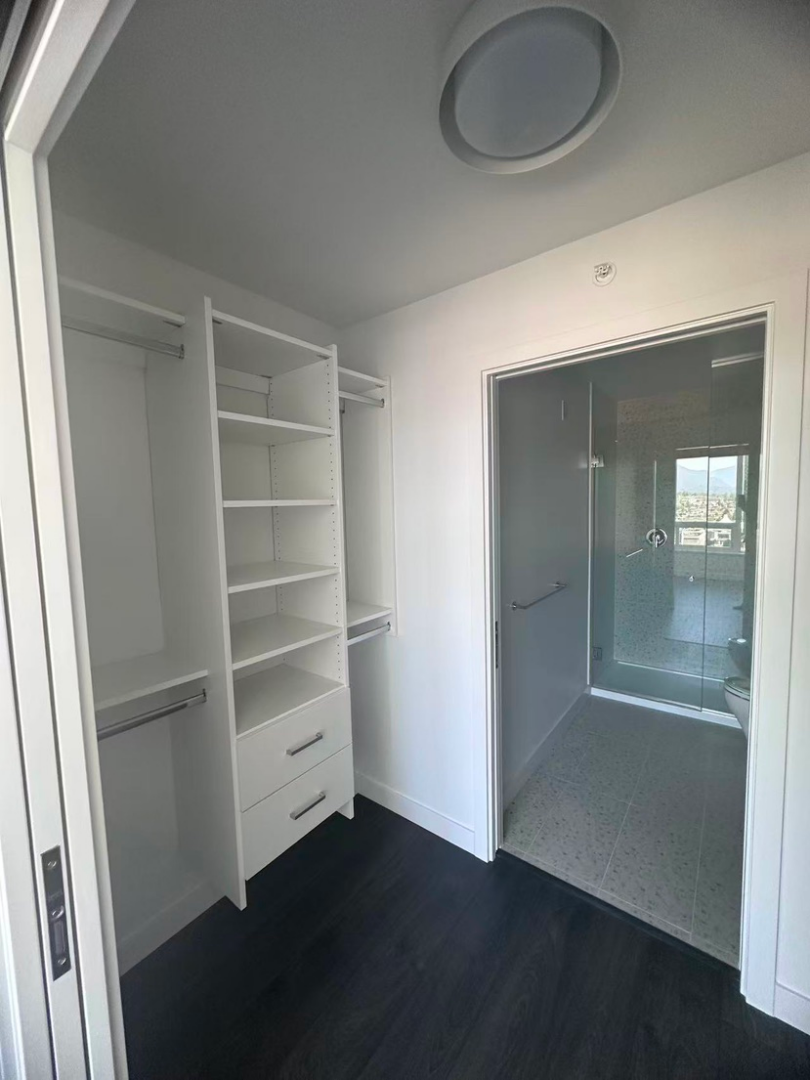 Brentwood – Corner Sub-Penthouse 2 Bed 2 Bath Apartment for Rent63499968438787124