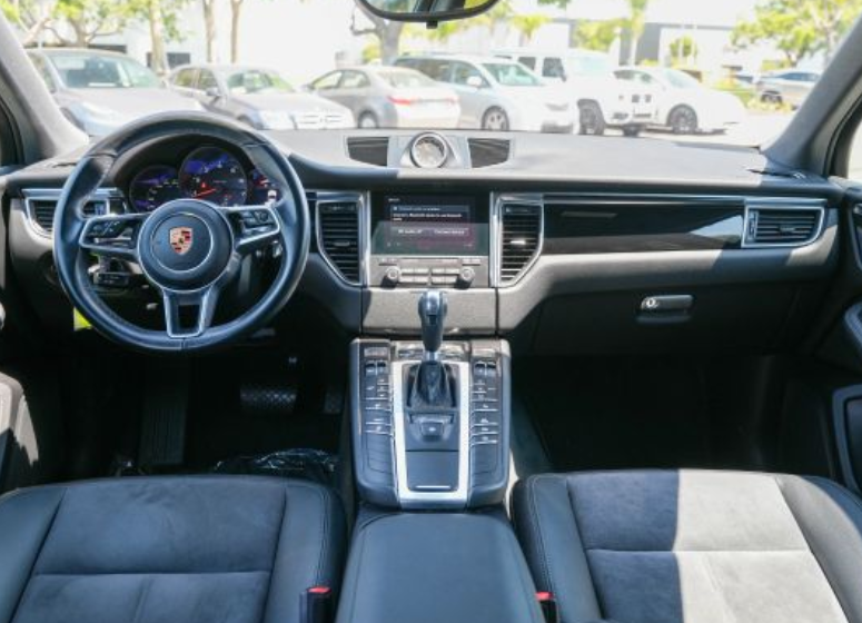 2018 PORSCHE MACAN SPORT UTILITY 4D63615146339713122