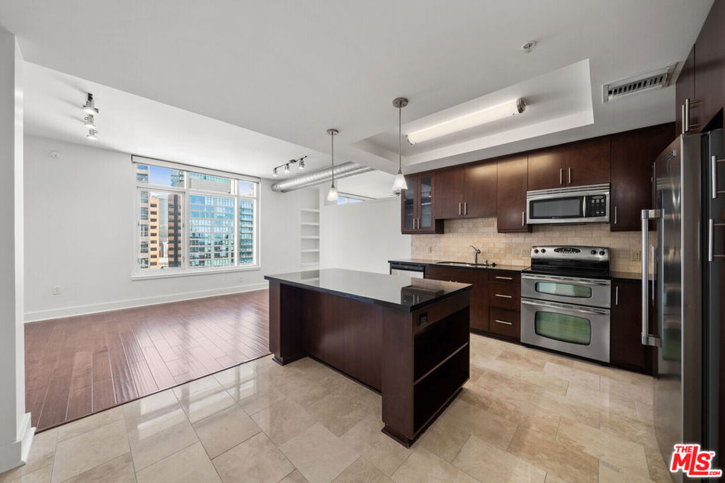 717 W Olympic Boulevard 1706 Los Angeles CA, 9001564111710170882121