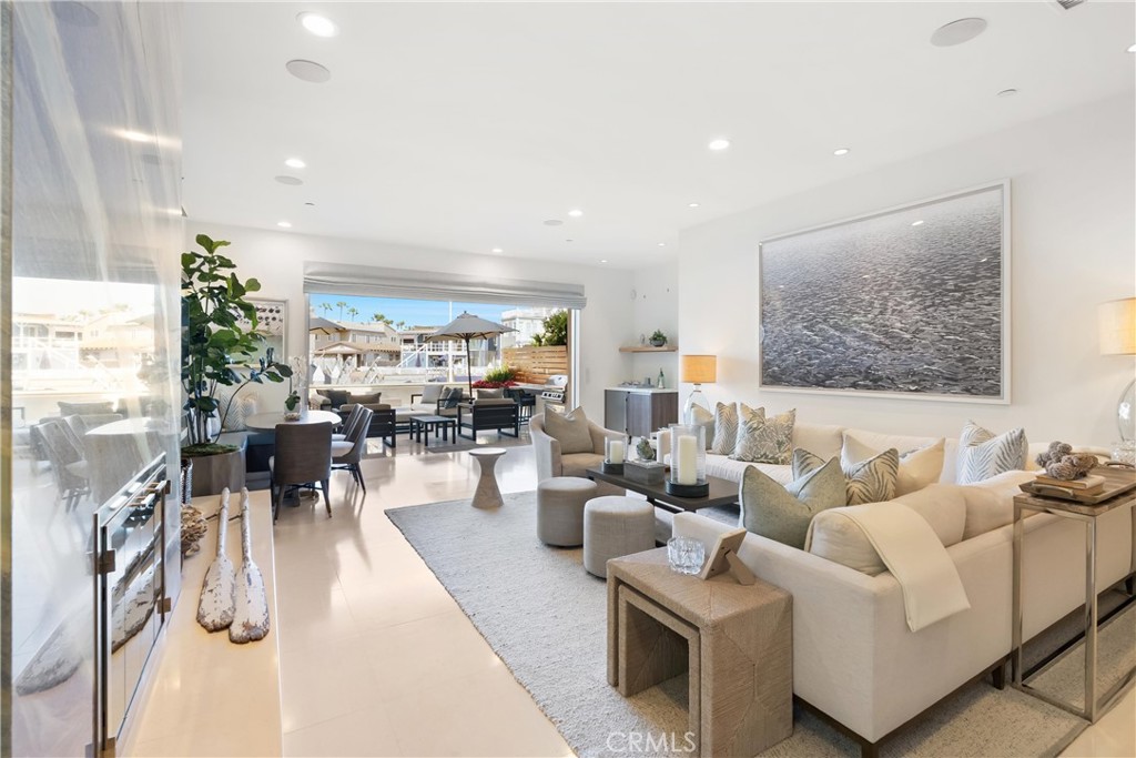 3306 Marcus Avenue Newport Beach CA, 9266364100261779587120