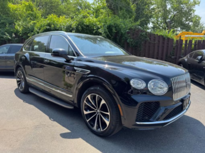 Utilidad deportiva V8 de 4 puertas, Bentley Bentayga EWB Azure 2023 de segunda mano63282513403907121