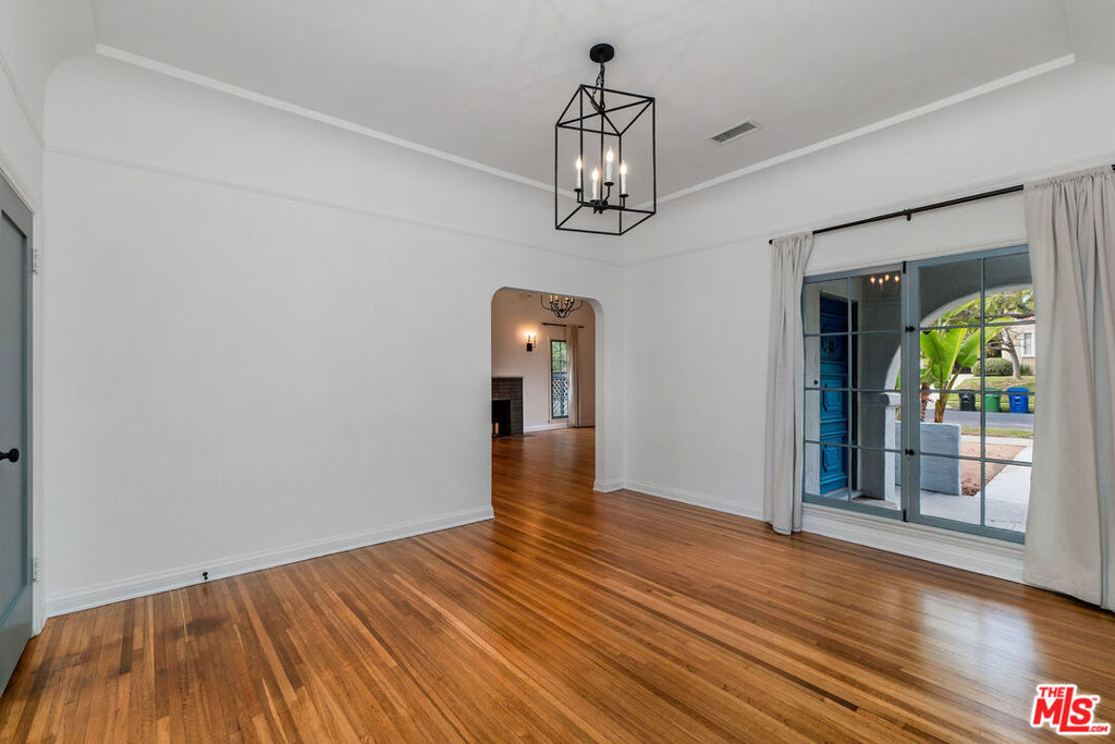 1530 S Ogden Drive Los Angeles CA, 9001963711859701763122