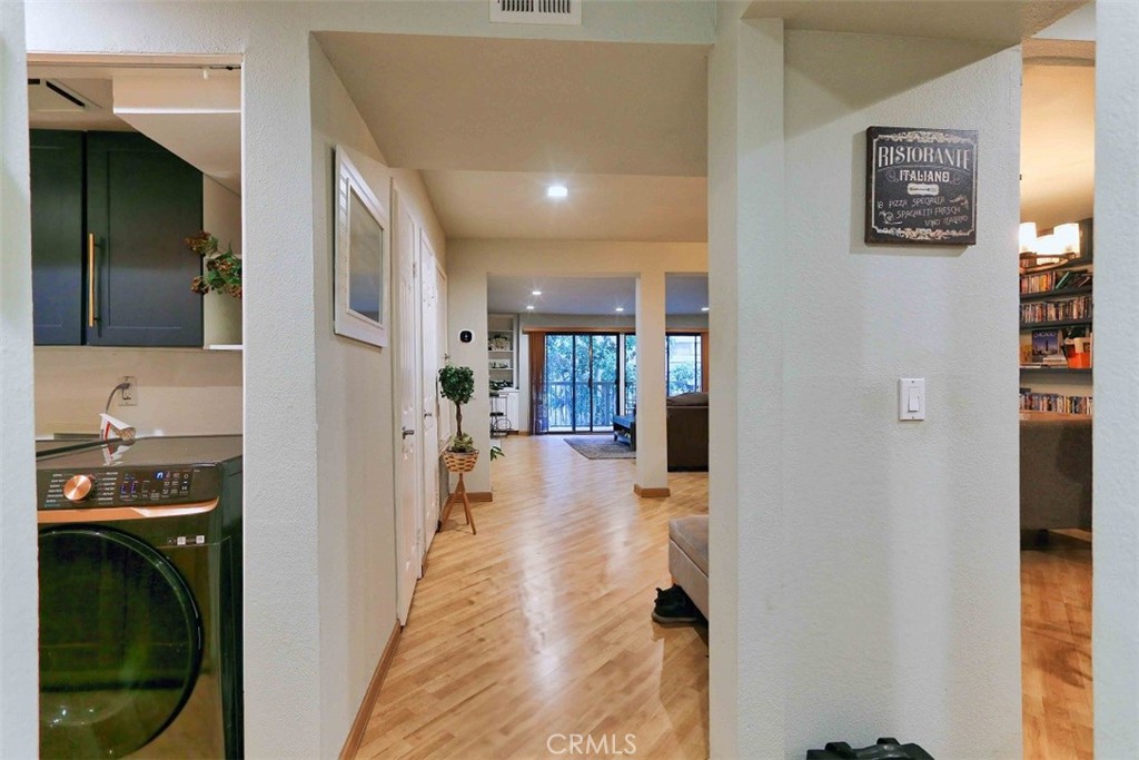 18324 Clark Street 205 Tarzana CA, 9135664134838697601122