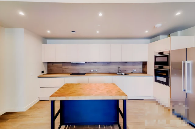 4 Bedroom 4 Bathroom-Standard Room 1 HLL-The Robinson South, London