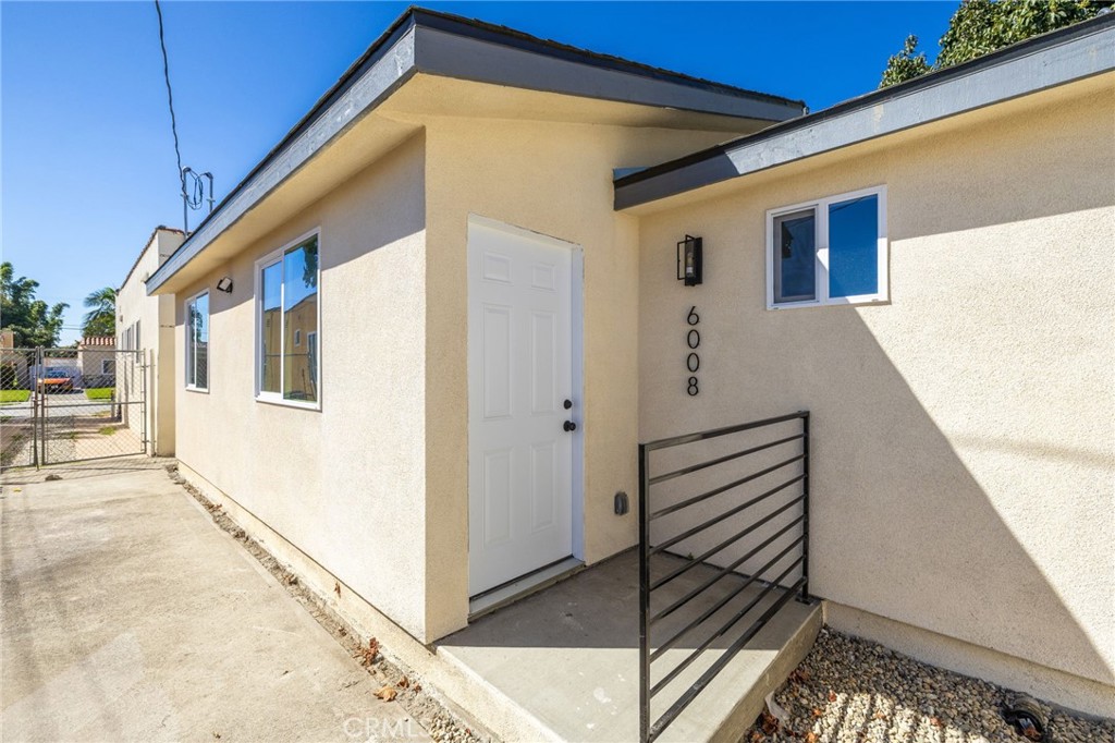 3831 W 60th Street Los Angeles CA, 9004364131151468419120