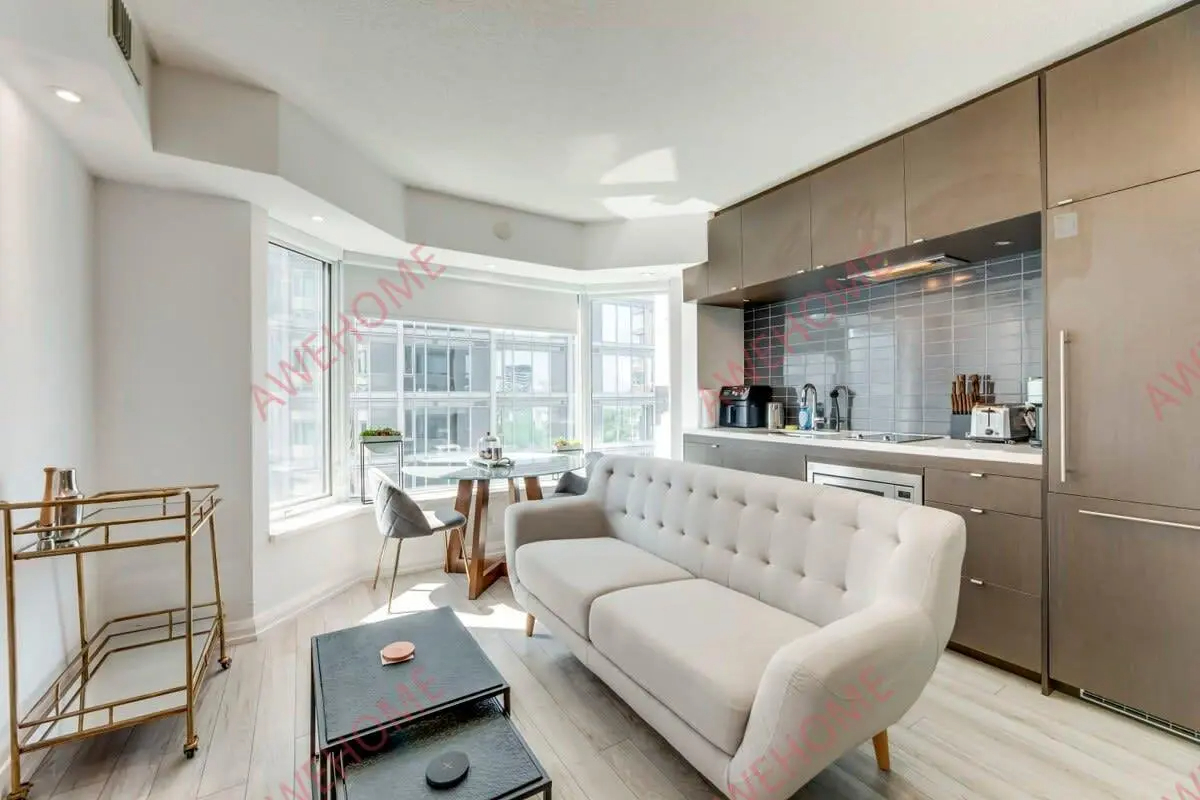 Yorkvilles Continental Suite63753874786561121