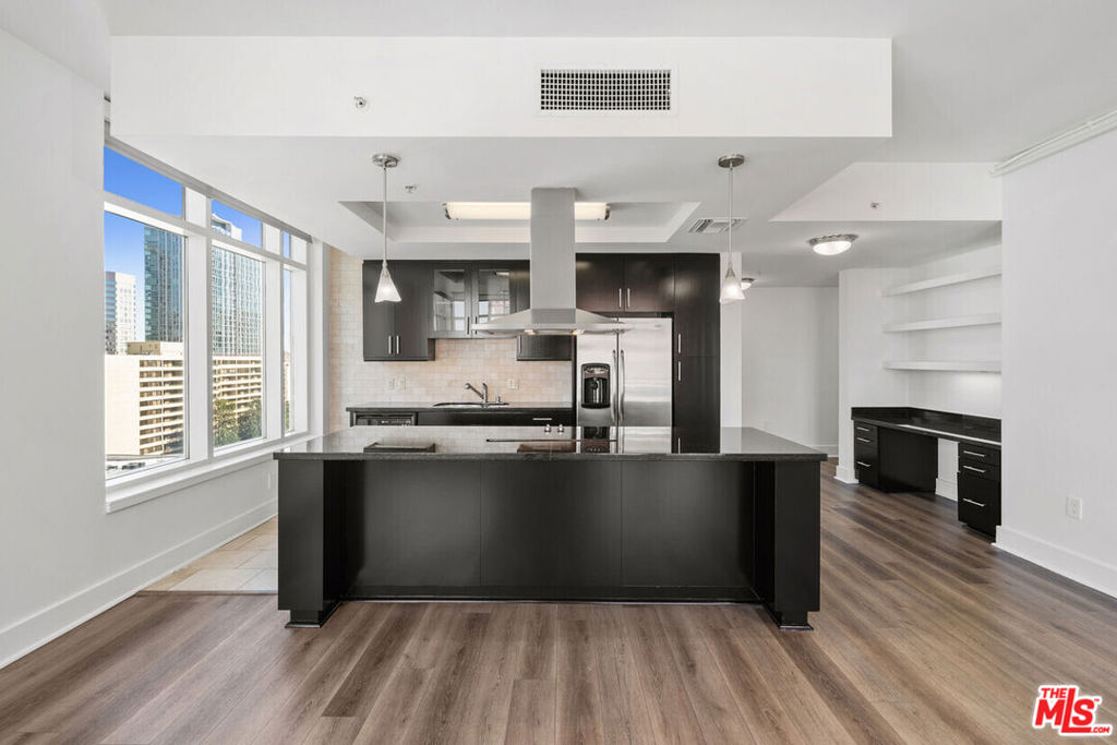 717 W Olympic Boulevard 1706 Los Angeles CA, 9001564111710170882120
