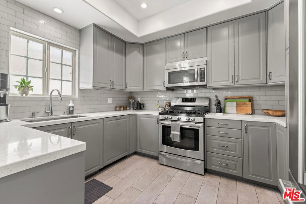 1823 20th Street 102 Santa Monica CA, 9040464123339687169122