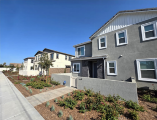 413 E 220th Street, Carson CA, 9074563589999540481122
