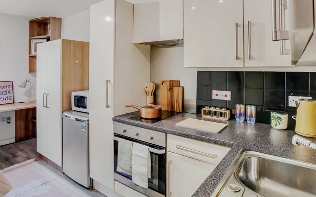 Lit Islington Residence64087674351233127