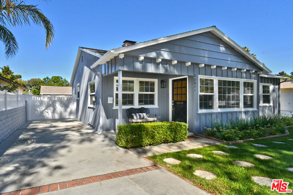 22025 De La Osa Street, Woodland Hills CA, 9136464100047037185120