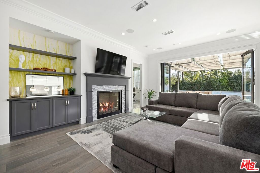 1401 Warner Avenue Los Angeles CA, 9002463710153197059122