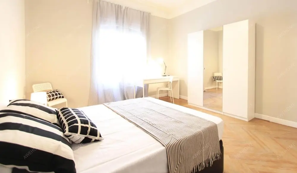 Amplio dormitorio doble en Trafalagar