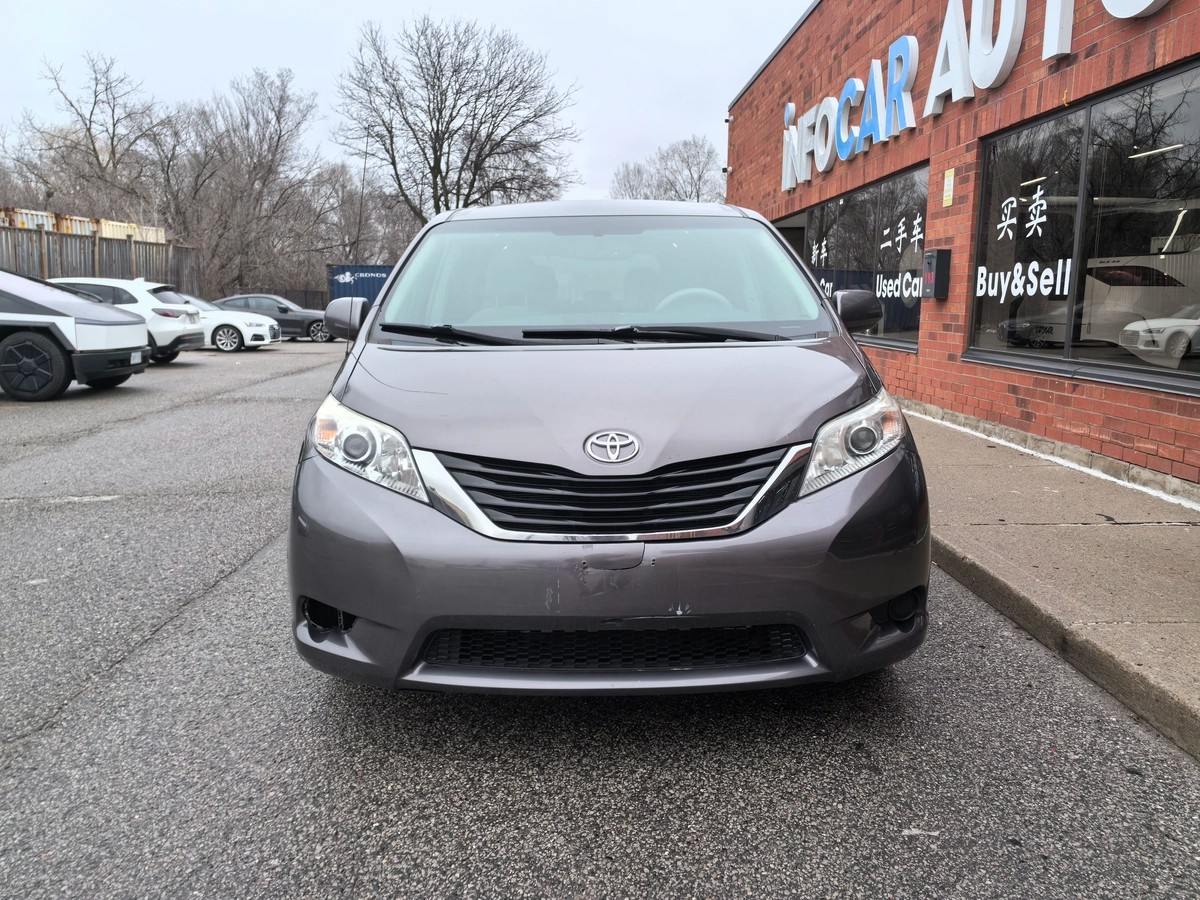 2011 Toyota Sienna LE 8-PASS64154271270658122