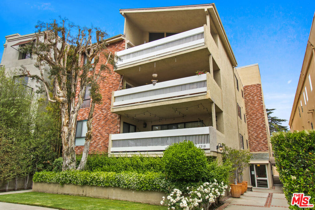 1310 Roxbury Drive 102 Los Angeles CA, 9003564123079119106120