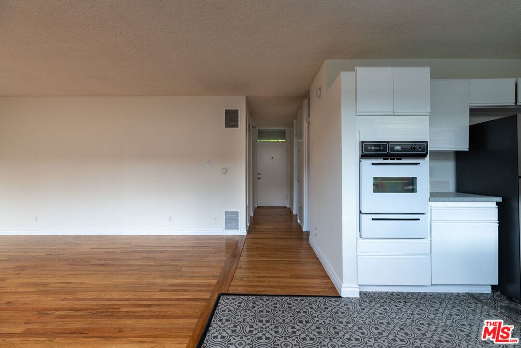 11131 ROSE Avenue 5 Los Angeles CA, 9003464133828233475121