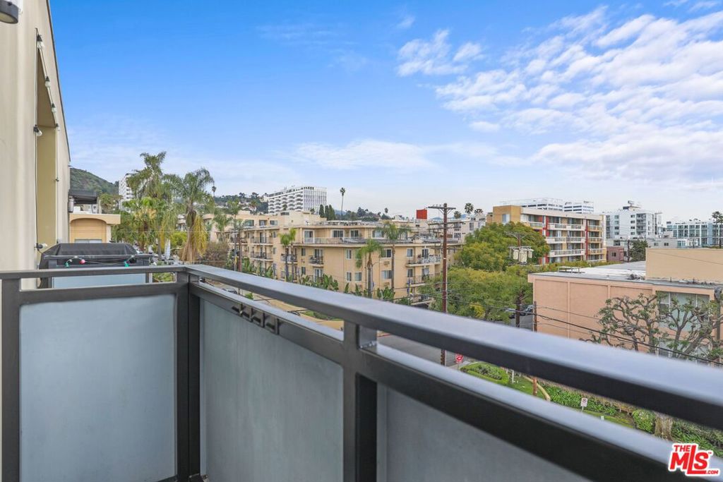 7260 Hawthorn Avenue 101 Los Angeles CA, 9004664112722472833122