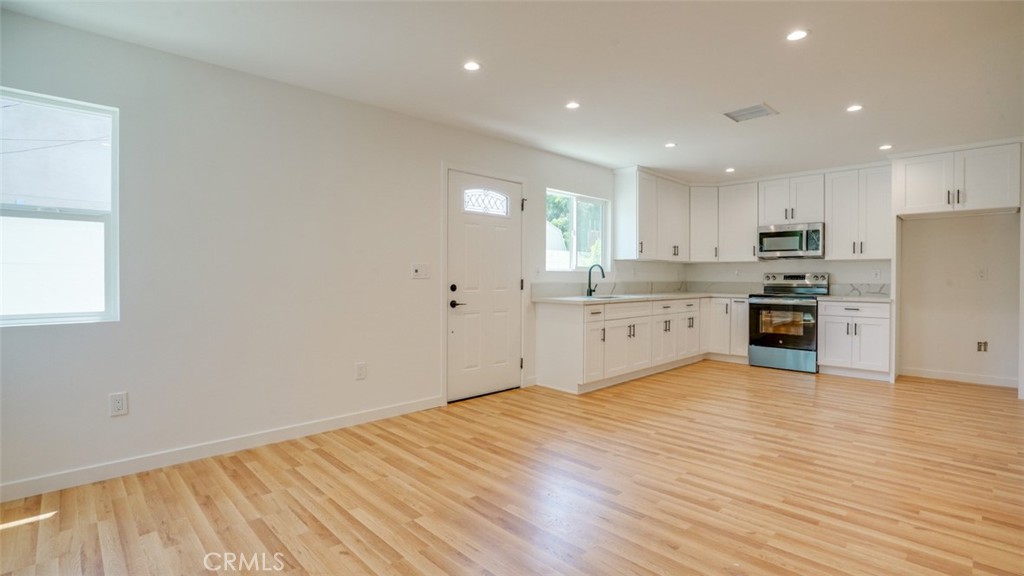 856 W 47th Street, Los Ángeles CA, 9003763623404567809121
