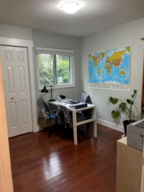 [South Surrey] Entire First Floor for Rent in South Surrey Detached House: 3 Bedrooms, 2 Living Rooms, 1 Kitchen, 2 Bathrooms63300509622659123