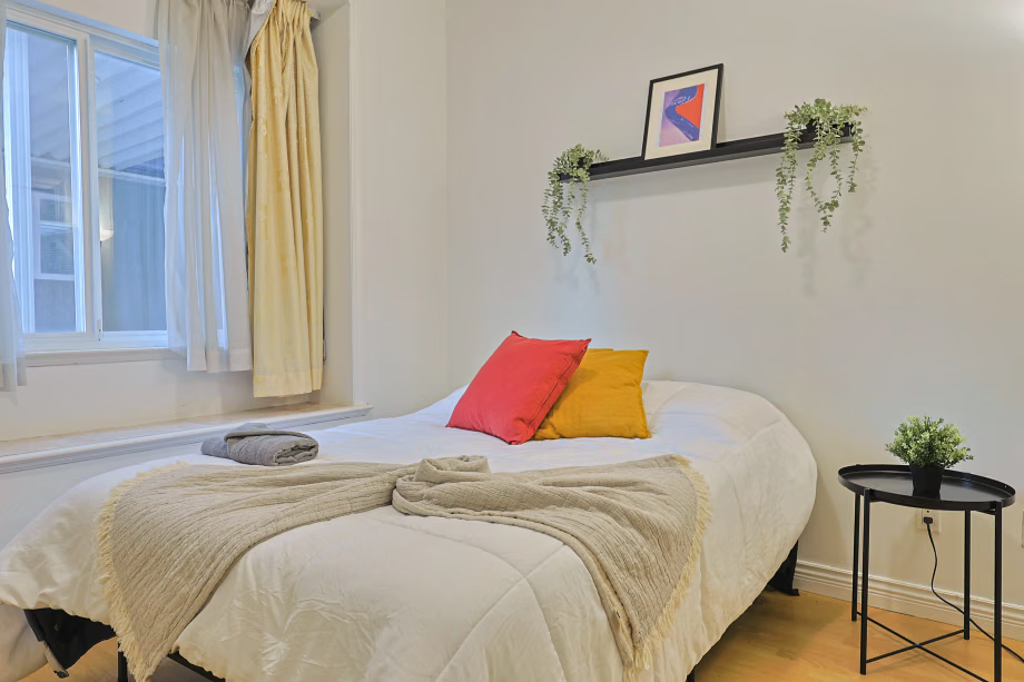 5859 Sussex Ave, Burnaby Montreal Master Room (1 Bed 1 Bath)